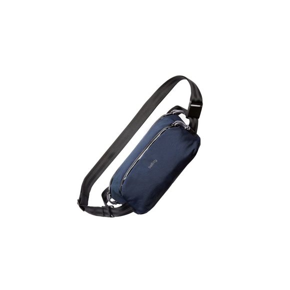 Venture Ready Sling 2.5L, Unisex Crossbody Bag, Water-Resistant Materials :O - Picture 1 of 7